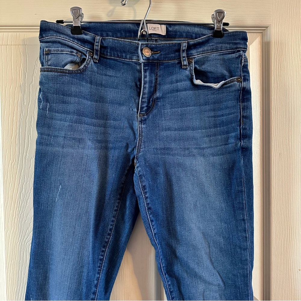 LOFT. Modern Skinny distressed medium wash cropped fringe jeans, size 8